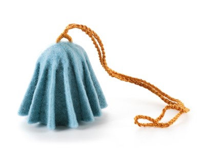 anhänger mit glöckchen - aus edelstahl und filz